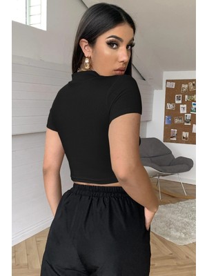 Kadın Siyah Göğüs Dekolteli Yarım Kollu Cut Out Crop Top Bluz
