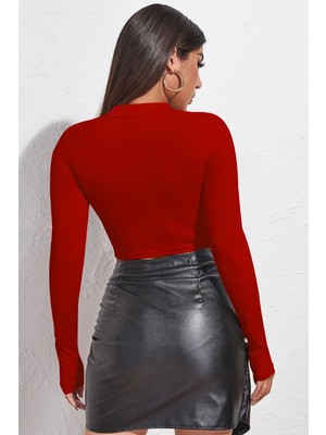 Kadın Kırmızı Göğüs Dekolteli Uzun Kollu Cut Out Crop Top Bluz