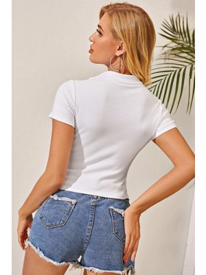 Kadın Beyaz Yarım Fermuarlı ve Kısa Kollu Crop Top Bluz