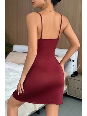 Kadın Bordo Bacak Yırtmaçlı Siyah Dantelli ve Fiyonklu Şık Gecelik