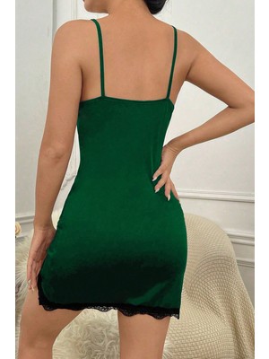 Kadın Yeşil Göğsü ve Bacakları Dantelli Yırtmaçlı Şık Gecelik