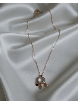 Zarif Figür Detaylı Minimal Kolye