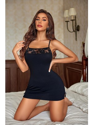 Kadın Siyah Dantelli Göğüs Dekolteli Yırtmaçlı Fiyonklu Gecelik