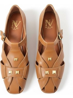 Ne&Ve Shoes Taba Deri Aksesuar Detaylı Tokalı Kadın Sandalet