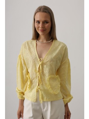 Amorluxe Kalp Detaylı Bağlamalı Brode Bluz - Sarı