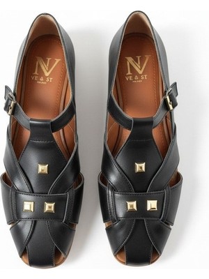 Ne&Ve Shoes Siyah Deri Aksesuar Detaylı Tokalı Kadın Sandalet