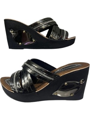 Akım Gümüş Taşlı Dolgu Topuklu Kadın Terliği Yüksek Taban Terlik