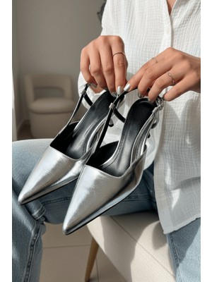 Divolya Margaret Gümüş Kadın ( 3 cm Topuklu ) Sivri Burunlu Kısa Kitten Topuklu Ayakkabı