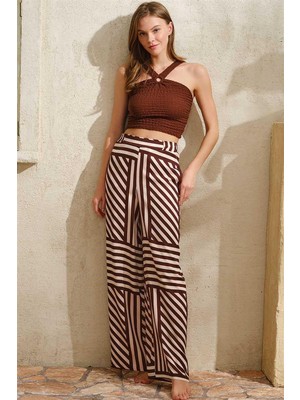 Pileli Store  Boyundan Bağlamalı Çizgili Yazlık Uzun Ip Detaylı Pijama Takımı