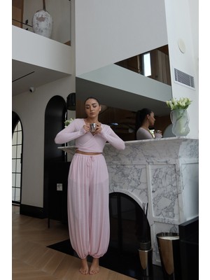 Özge Özgenç Bağlamalı Crop Bluz Şalvar Pantolon Takım