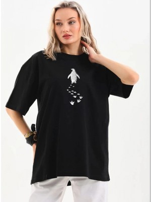 Pileli Store Kadın T-Shirt Penguen Baskılı Bisiklet Yaka Kısa Kol Yazlık Tişört - Siyah