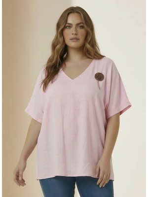 Rmg Broş Detaylı V Yaka Kadın Büyük Beden Bluz Vizon