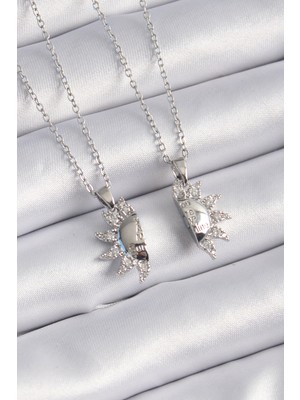 Elif Asya Ceyiz Tekstil 316L Çelik Gümüş Renk Zirkon Taşlı Güneş Model Işleme Yazı Detay Arkadaşlık Kolyesi