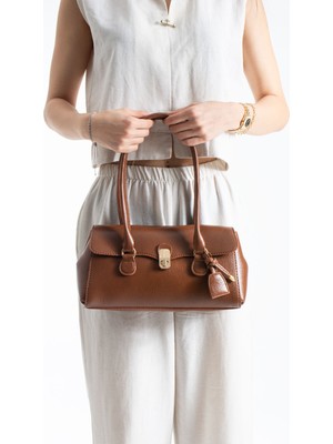 Dev 3 Adam Nçs Baget Kadın Kol Çantası Kapaklı ve Kilit Kapamalı