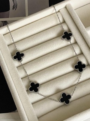Akın Trend Van Cleef Model Siyah Yonca Çelik Kolye