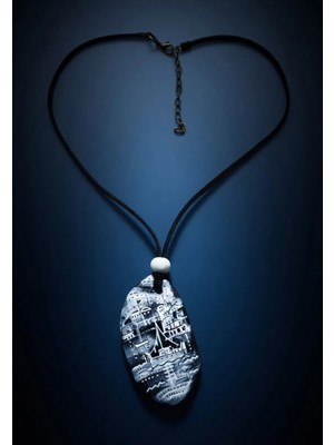 Derin's Design Art Siyah Beyaz Seramik Kolye