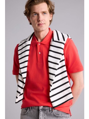 DeFacto %100 Pamuk Slim Fit Dar Kesim Polo Yaka Nakışlı Kısa Kollu Tişört D7665AX26SM