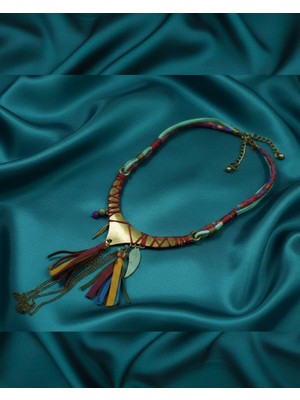 El Yapımı Yapraklı Gotik Kolye