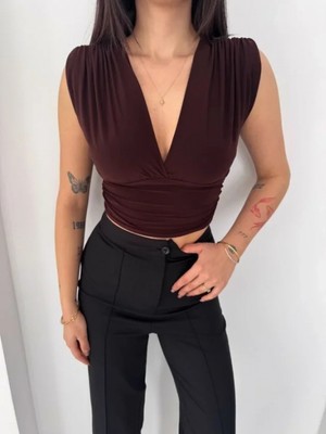 Pileli Store Pilelistore- Vatkalı Kolsuz V Yaka Drapeli Crop Bluz Likralı Fit - Kahverengi