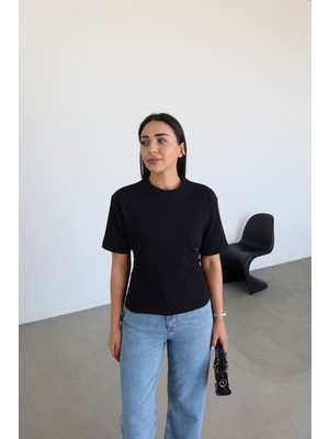 Özge Özgenç Arkadan Bağlamalı Basic Tişört