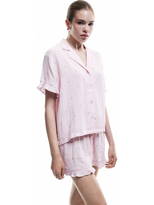 Koton Pamuklu Kısa Kollu Gömlek Yaka Çiçek Işleme Detaylı Pijama Üstü