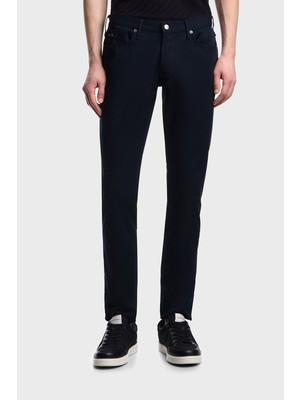 Emporio Armani Erkek Slim Fit Pamuklu Dar Paça Deri Logo Etiketli Lacivert Jeans EM000121 AF22611-UB118
