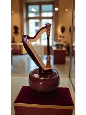 Famemus Accessory Kendi Etrafında Dönen Çok Sık Müzik Kutusu