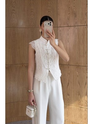 Qimya Butik Keyymod Kadın Ilmek Düğmeli Önü Astarlı Kolsuz Full Dantel Bluz