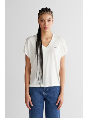 Gant Kadın Beyaz V Yaka Regular Fit T-Shirt 42326120T.113