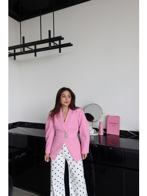 Özge Özgenç Asimetrik Kesim Kemeri Lastikli Ceket