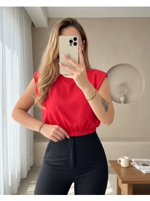 Moda Morfo Omuzları Vatkalı Beli Lastikli  Bluz -Kırmızı