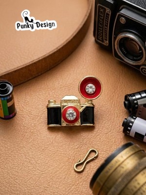 Punky Store Fotoğraf Makinesi Tasarımlı Taşlı Broş Rozet Vintage Stil Kamera Yaka Aksesuarı