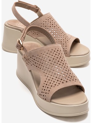 Luvi Jadıra Bej Süet Hakiki Deri Delikli Kadın Dolgu Topuklu Sandalet
