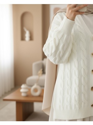 Moda Morfo Saç Örgülü Düğmeli Triko Hırka -Ekru