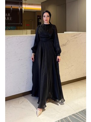 Tesettür Diyarı Ala Model Yandan Dolamalı Janjan Kumaş Tesettür Abiye- Siyah