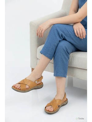 Mammamia Günlük Ortopedik Hakiki Deri Düz Taban Kadın Sandalet M27YS/2425