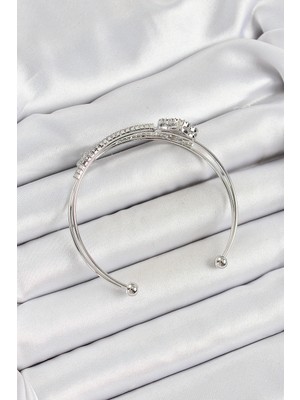 Mrt Teknik Pirinç Gümüş Renk Zirkon Taşlı Yonca Model 2&AMP;#39LI Kadın Bileklik