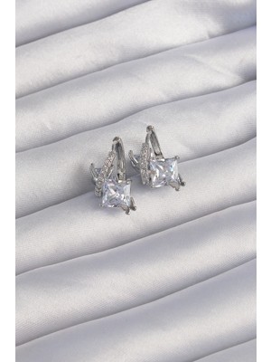 Mrt Teknik Pirinç Gümüş Renk Iri Zirkon Taşlı Kıvrımlı Minimal Kelebekli Halka Küpe