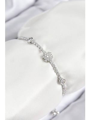 Mrt Teknik Pirinç Zirkon Taşlı Kar Tanesi Model Gümüş Renk Asansörlü Kadın Bileklik