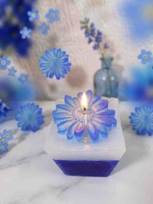Floryn Mavi Çiçek Figürlü Dekoratif Mum | El Yapımı Kokulu Mum | Estetik Masa Üstü & Hediye Mum