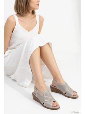 Mammamia Kadın Hakiki Deri Alçak Kısa Dolgu Topuklu Şık Günlük Yazlık Sandalet/ayakkabı M27YS/2840