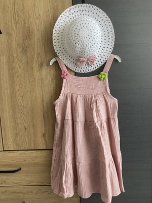 Mini Zehram Kız Çocuk Askılı Kat Kat Elbise & Hasır Şapka Set – Çiçek Detaylı Yazlık Kombin