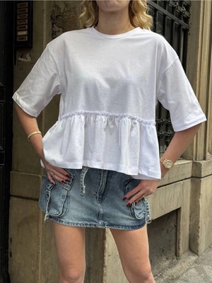 MetuCa Kadın Bisiklet Yaka Beli Fırfırlı Salaş Kesim Eteği Volanlı Peplum Tişört - Beyaz