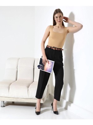 MetuCa Kadın Yüksek Bel Straight Havuç Kesim Pileli Kemerli Kumaş Pantolon - Siyah