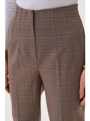 MetuCa Kadın Kahverengi Kareli Yüksek Bel Pens Detaylı Havuç Kesim Kumaş Pantolon