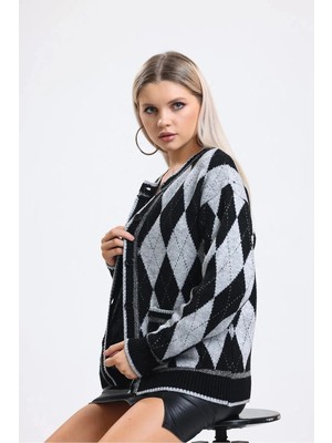 MetuCa Kadın Siyah Gri Baklava Desenli Sim Detaylı Düğmeli Cepli Triko Hırka