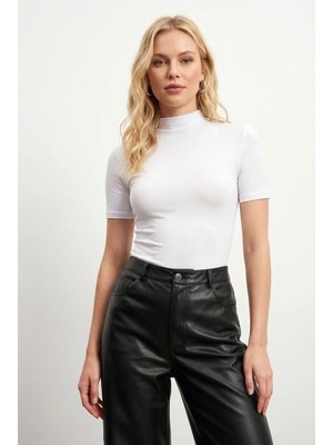 MetuCa Kadın Beyaz Yarım Balıkçı Yaka Kısa Kollu Esnek Likralı Pamuklu Basic Bluz