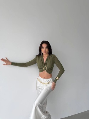 MetuCa Kadın Haki V Yaka Uzun Kollu Ortası Halka Aksesuarlı Çift Katlı Sandy Crop Bluz