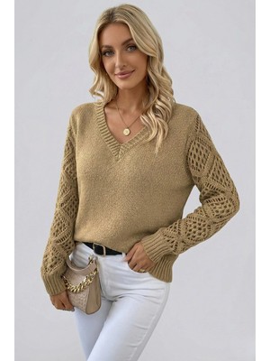MetuCa Kadın Camel V Yaka Kolları Ajurlu Örgü Detaylı Dökümlü Rahat Kalıp Triko Kazak