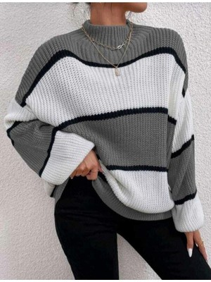 MetuCa Kadın Gri Beyaz Siyah Çizgili Renk Bloklu Yarım Balıkçı Yaka Oversize Triko Kazak